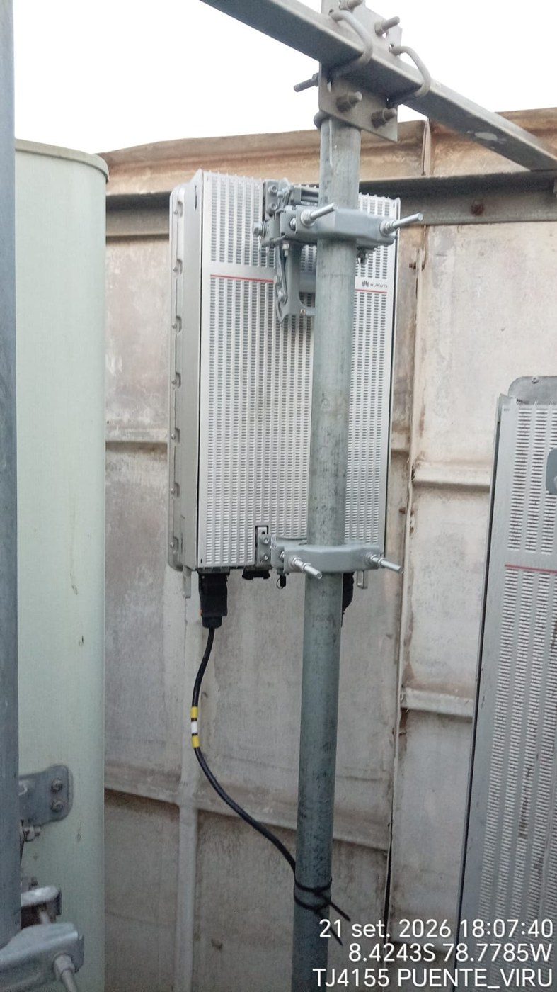 Cableado de energía, fibra óptica y aterramiento en antena 5G