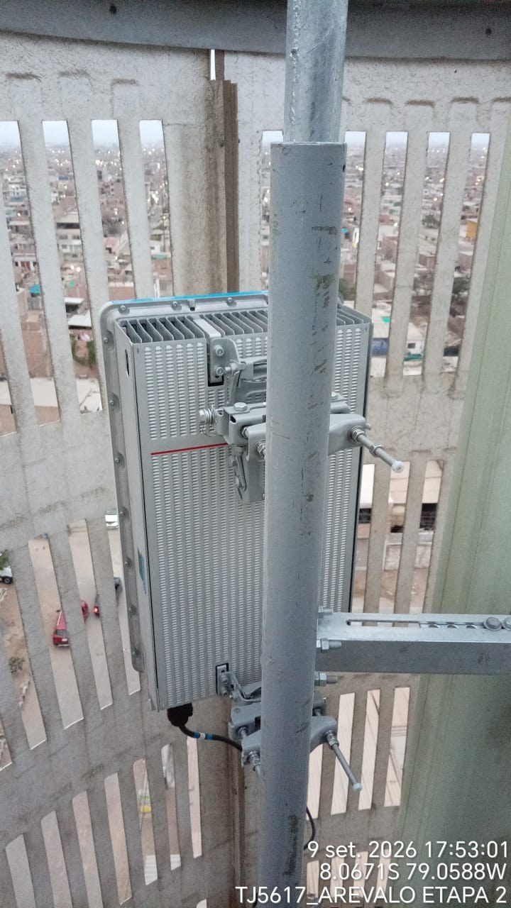 Swap de mástil con reubicación de antena y unidad de radio en servicio